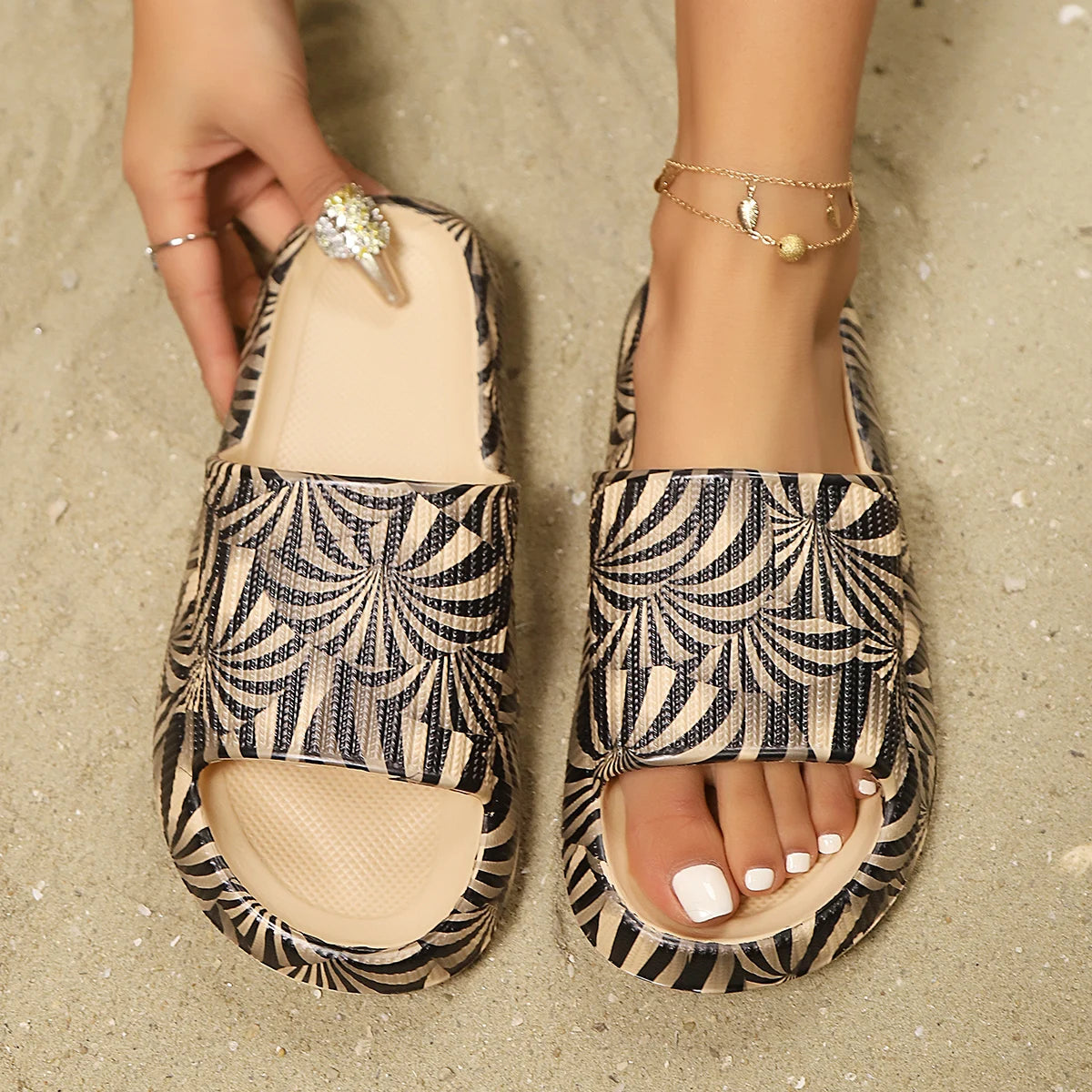 Women's Zebra Print Slip-On Slippers Summer Fashion Versatile Sandals Comfortable Home Slides for Beach Walks Street Wear